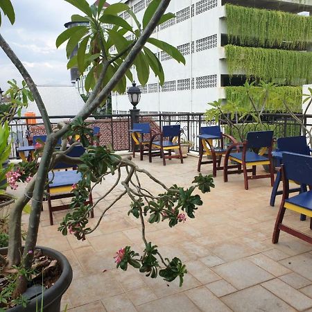 The Backpacker Semarang Exterior foto