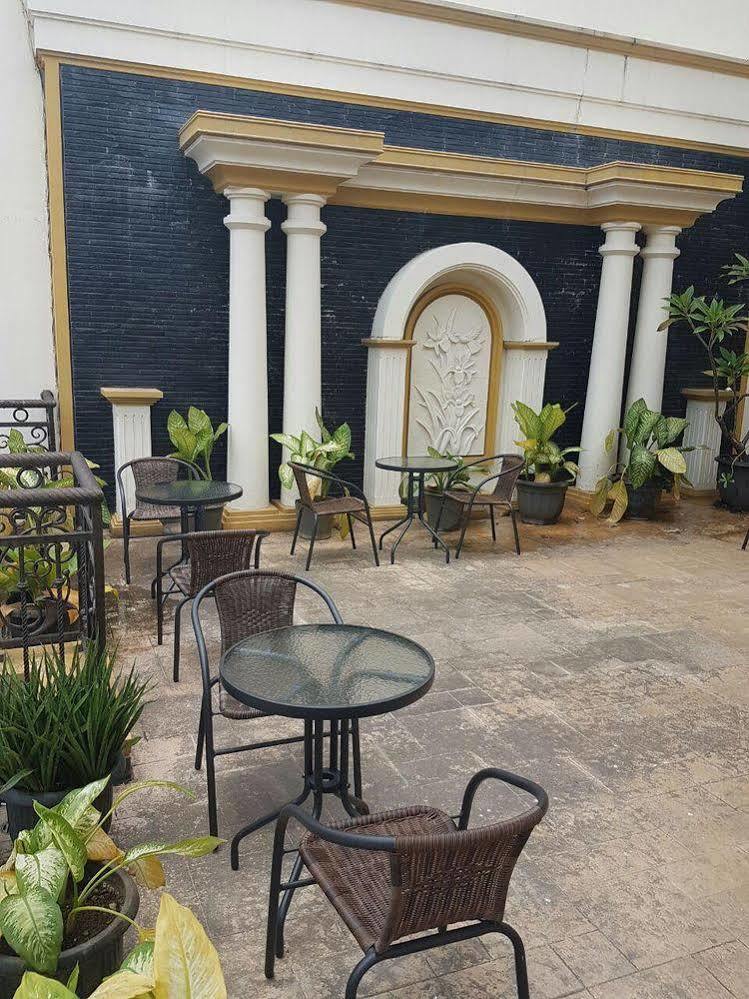 The Backpacker Semarang Exterior foto