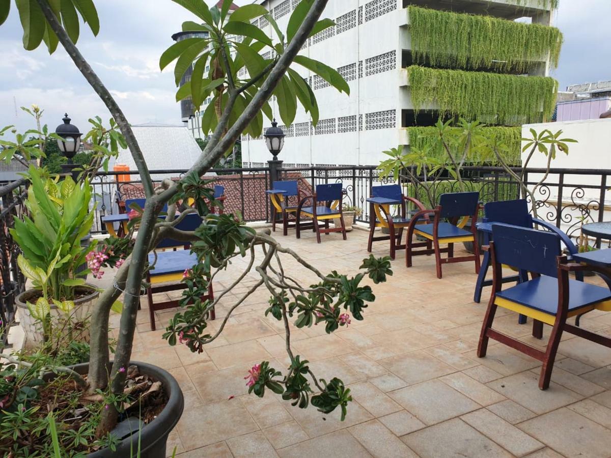 The Backpacker Semarang Exterior foto